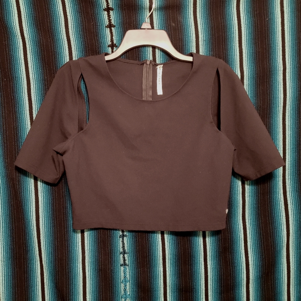 FABLETICS short sleeve crop top